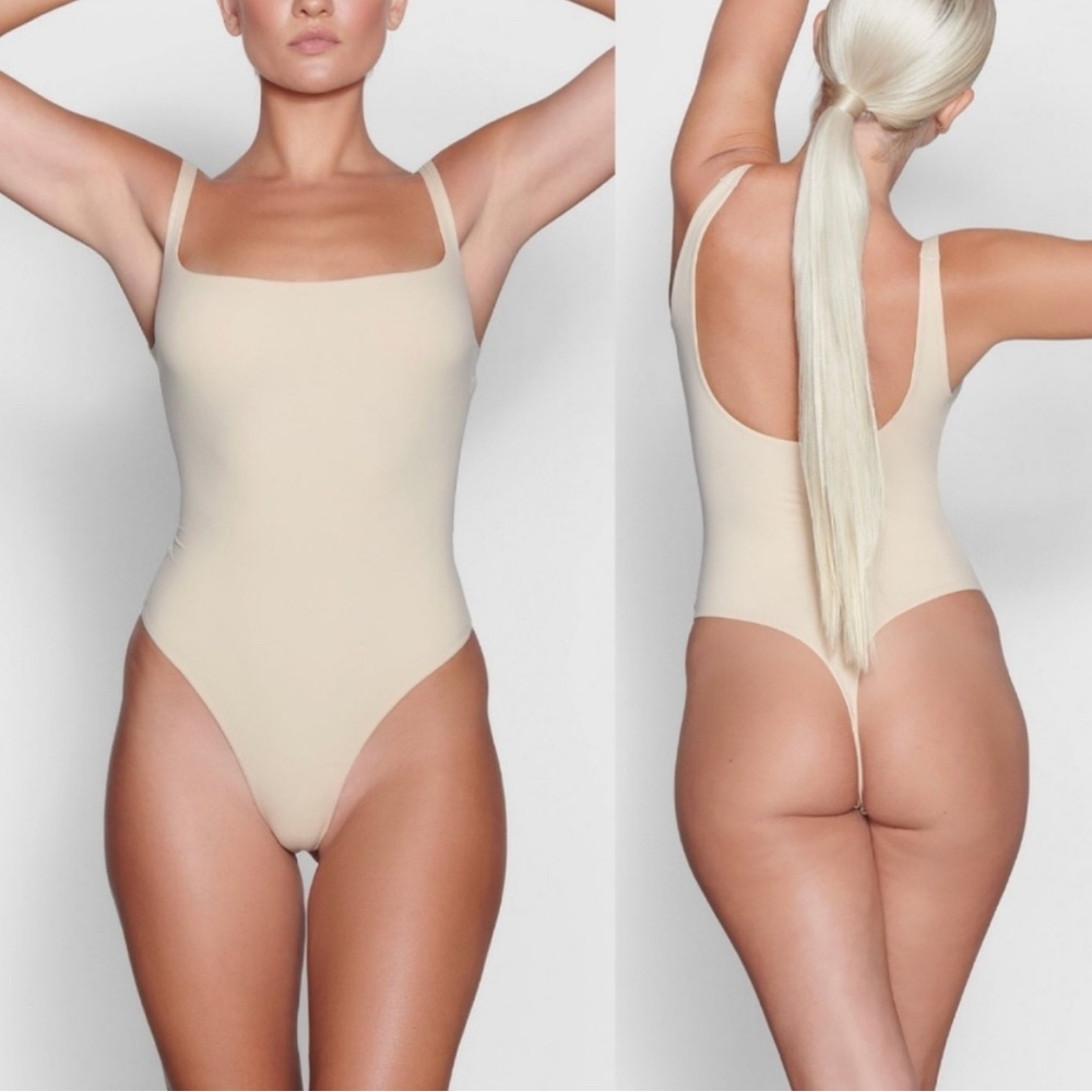 Skims FITS EVERYBODY SQUARE NECK BODYSUIT Sand SIZE SMALL